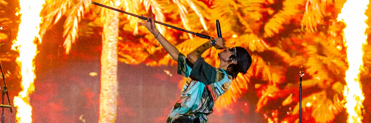 Columnas de fuego en el escenario durante la gala de Carnaval